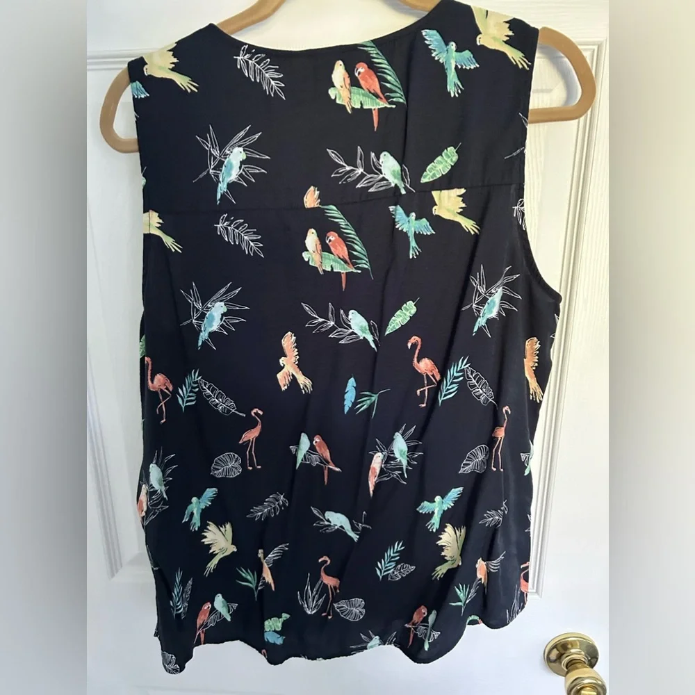Christoper and Banks sleeveless blouse - Picture 3 of 3
